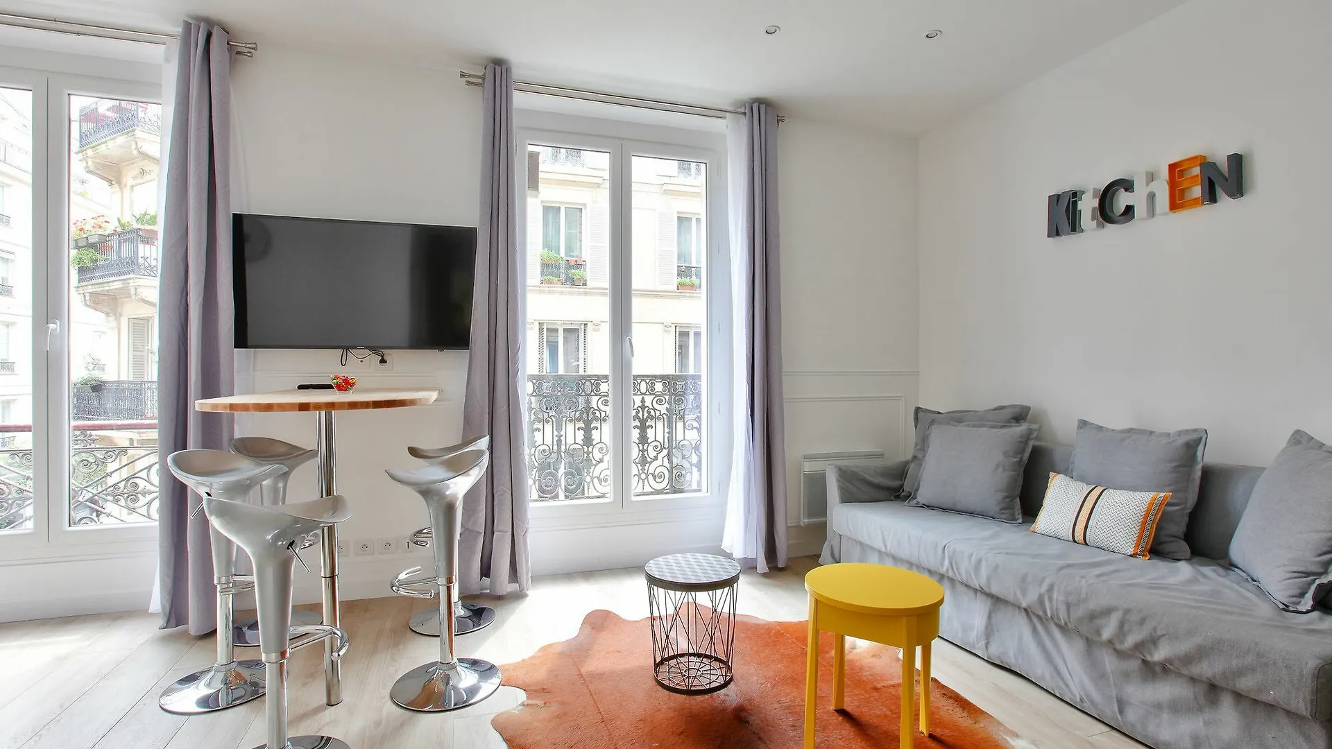 24 Luxury Parisian Montorgueil * Paris