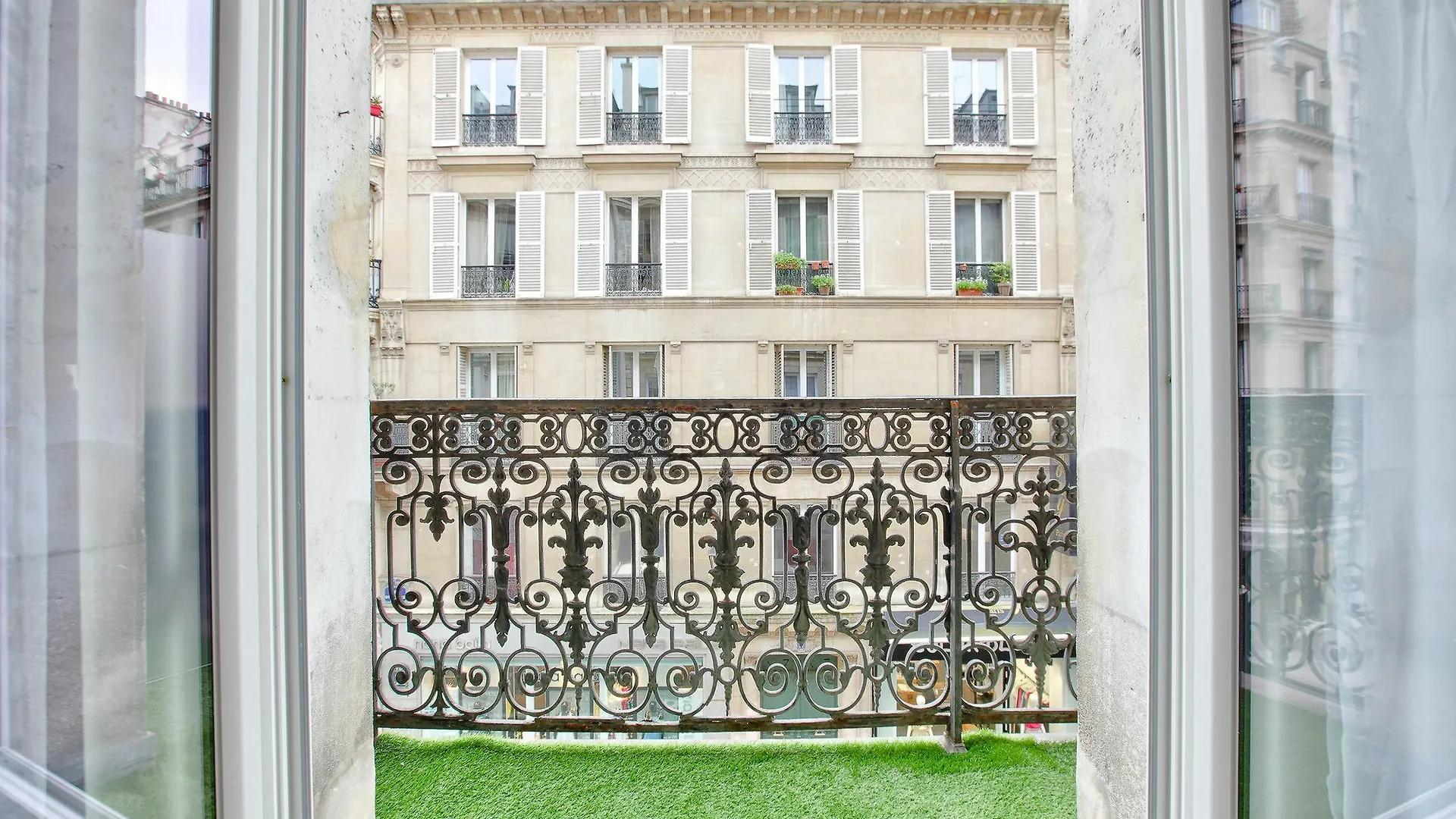 24 Luxury Parisian Montorgueil *