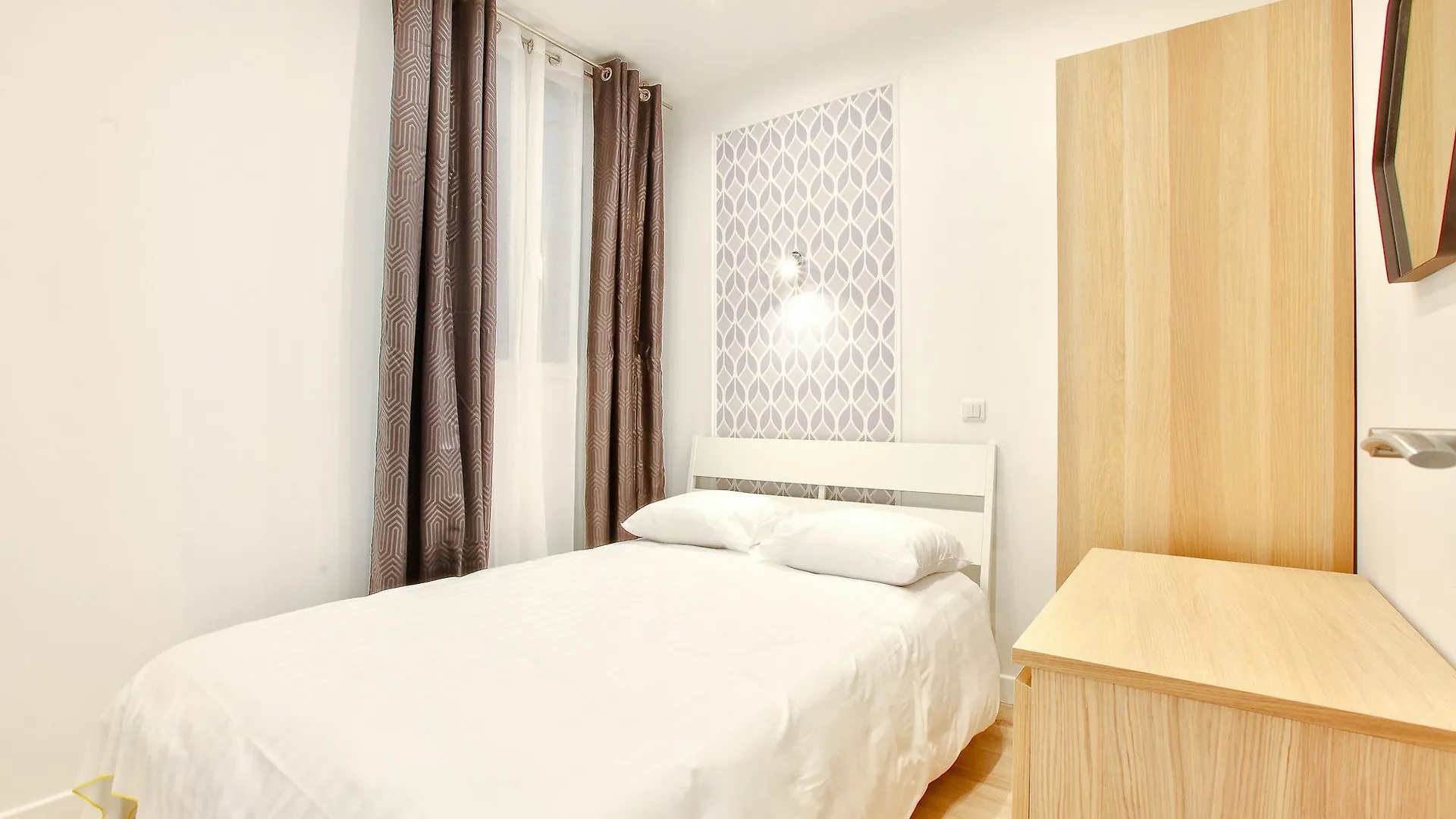 24 Luxury Parisian Montorgueil Apartment *